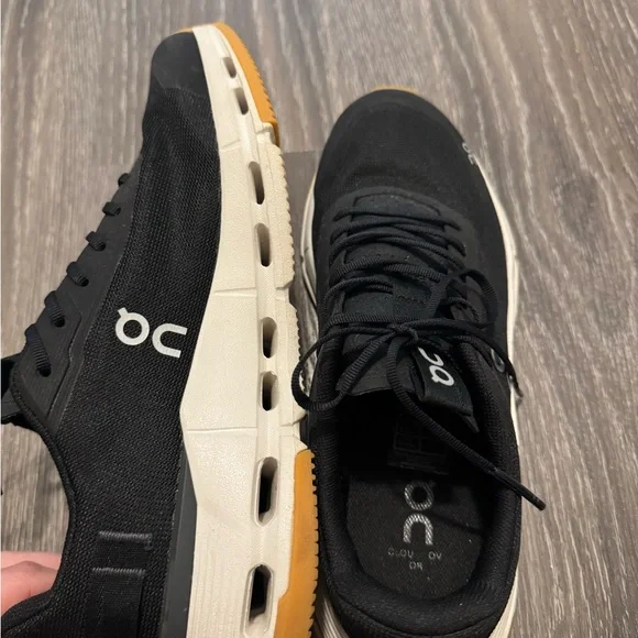 On Running Women sneakers - Picture 3 of 5